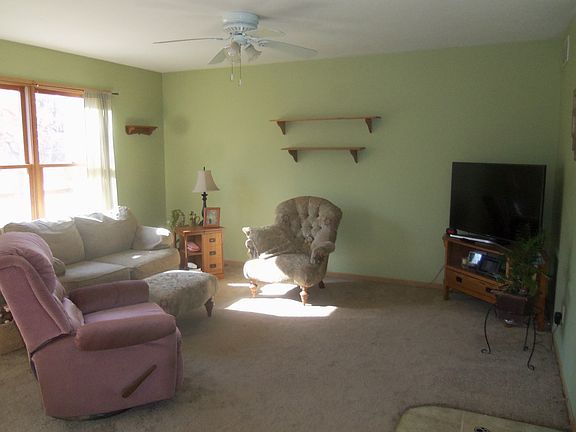 4th image of 103 Woodview Ln