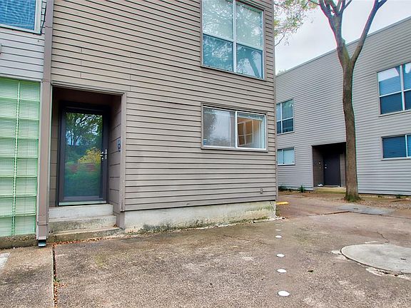 2nd image of 4241 Buena Vista St APT 18