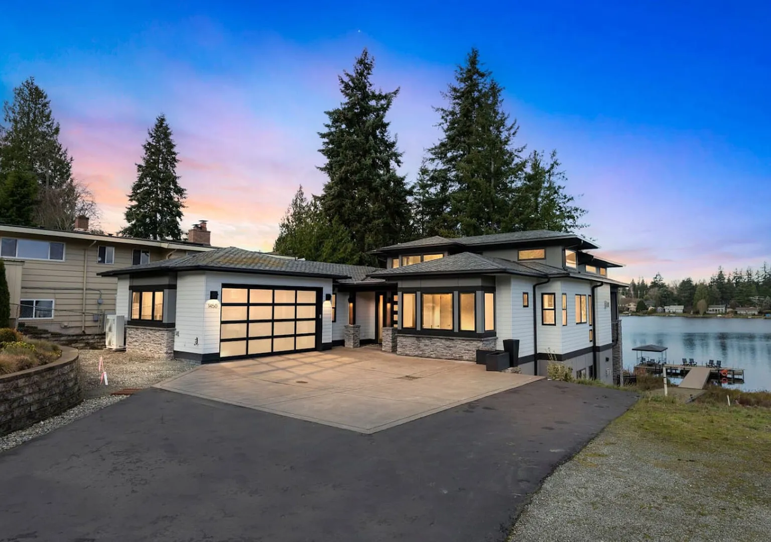 4BR 4BA Modern Lakefront Lodge - Lake Burien — Photo 1