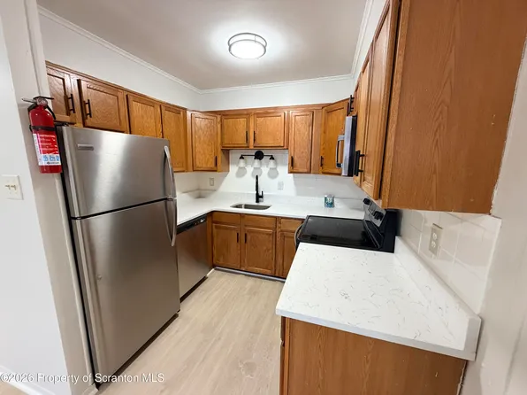 1005 Lincoln St APT D2, Hazleton, PA 18201