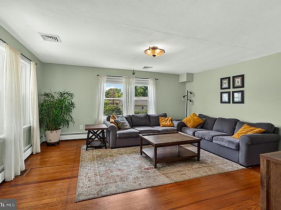 4th image of 380 Atkins Ave