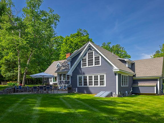 4th image of 385 Irish Hill Road