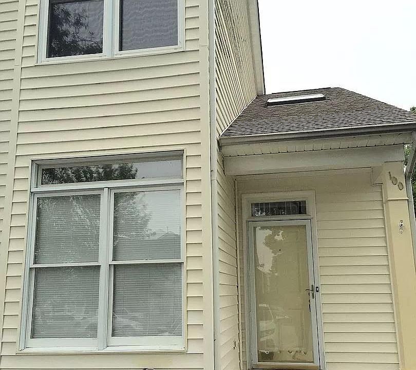 Welcome to 100 River Walk Ct. in Hampton VA.!Come in to see what this house has to house to offer and can be the perfect place for you and your family!