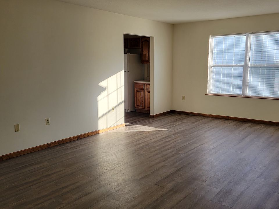 LIVING ROOM INTO KITCHEN
