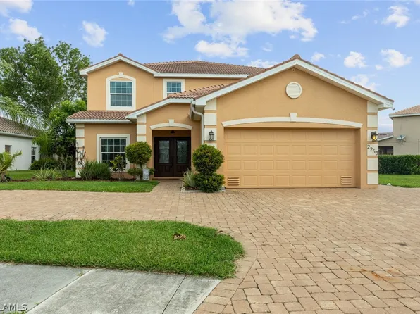 2258 Cape Heather Cir, Cape Coral, FL 33991