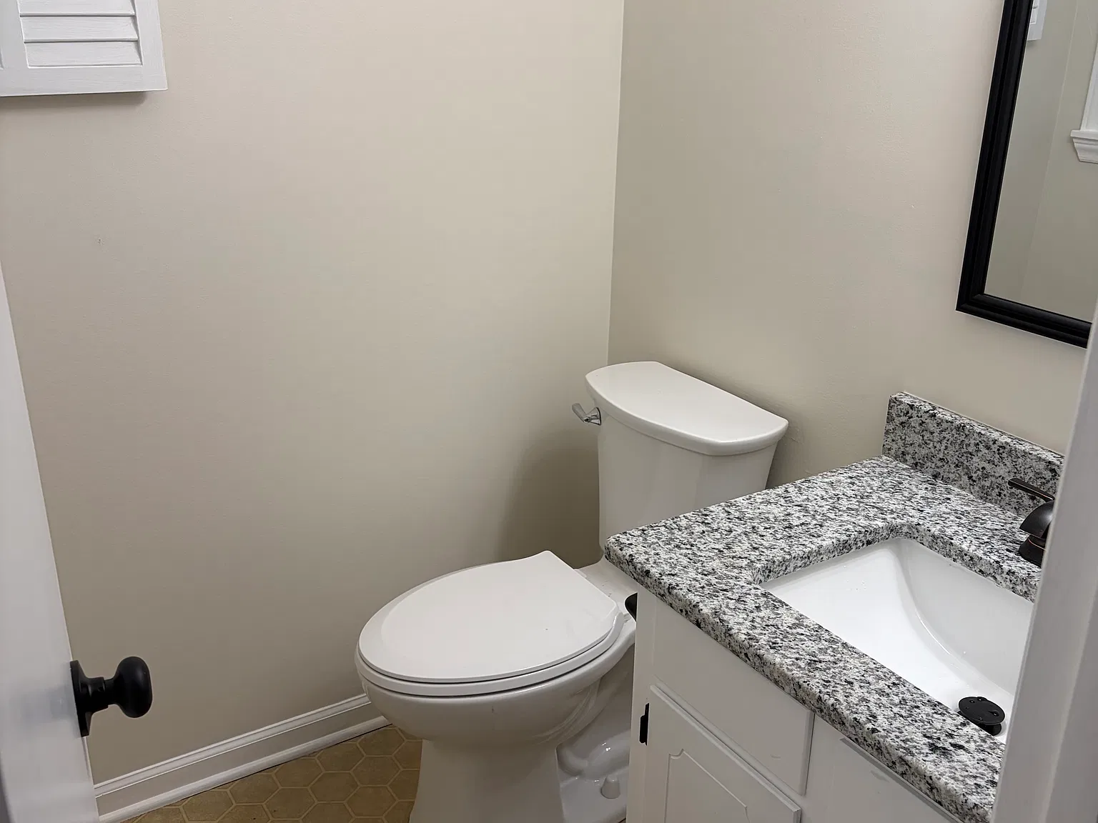 3 bed, 1070 sqft, $1,600 — Photo 3