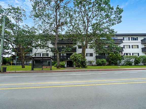 3rd image of 1007 Esquimalt Rd #310