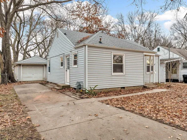 2212 SW Plass Ave, Topeka, KS 66611