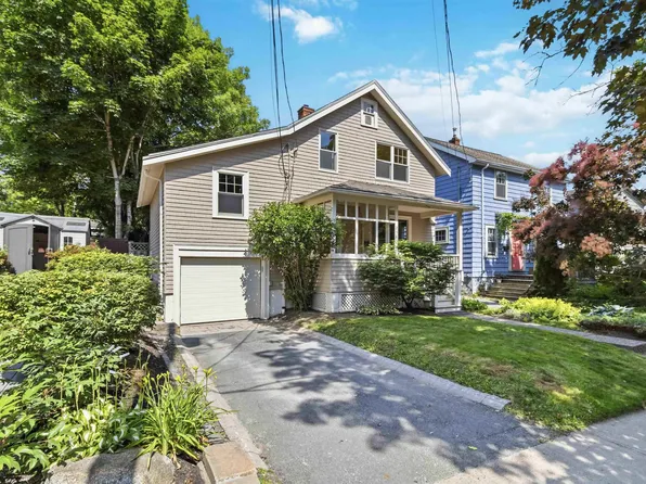 2583 Joseph St, Halifax, NS B3L 3H3