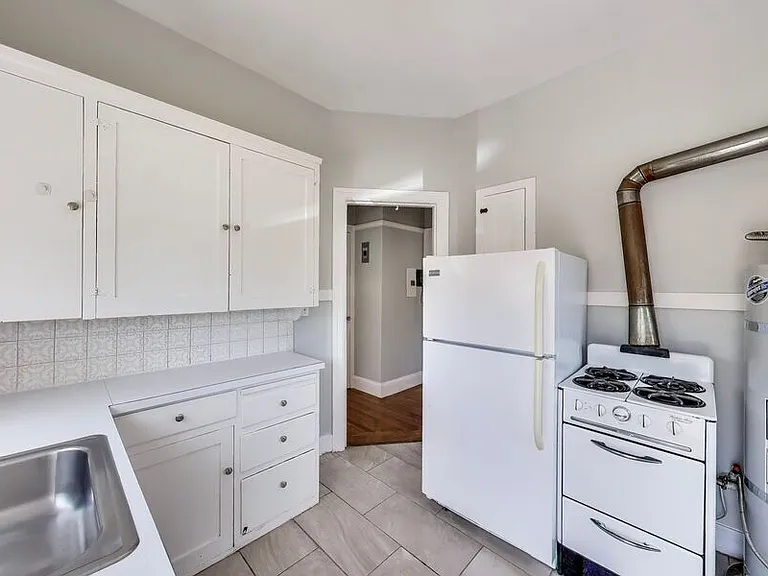 11 Warren Ave #8 — Photo 4