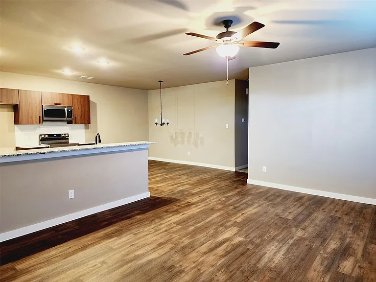 9836 Grosbeak Ln — Photo 4