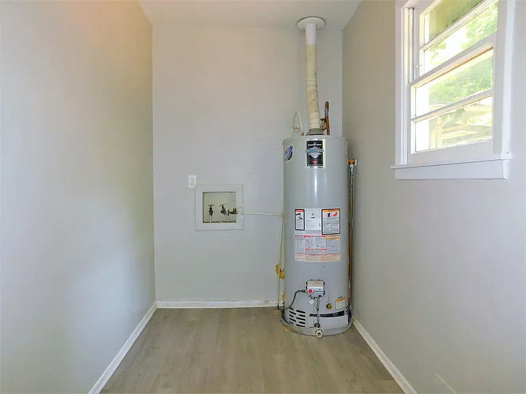 2212 Denison St — Photo 14