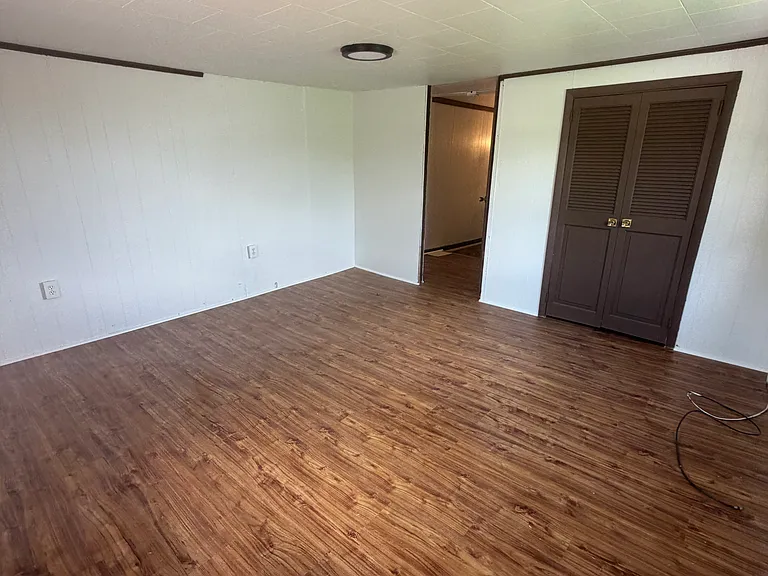 76 W Main St — Photo 11