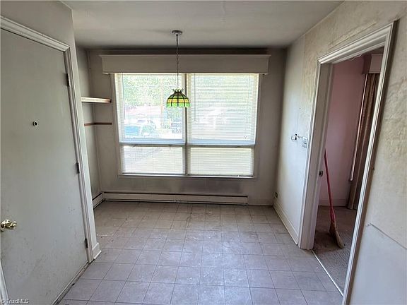 5th image of 325 Bluemont Rd