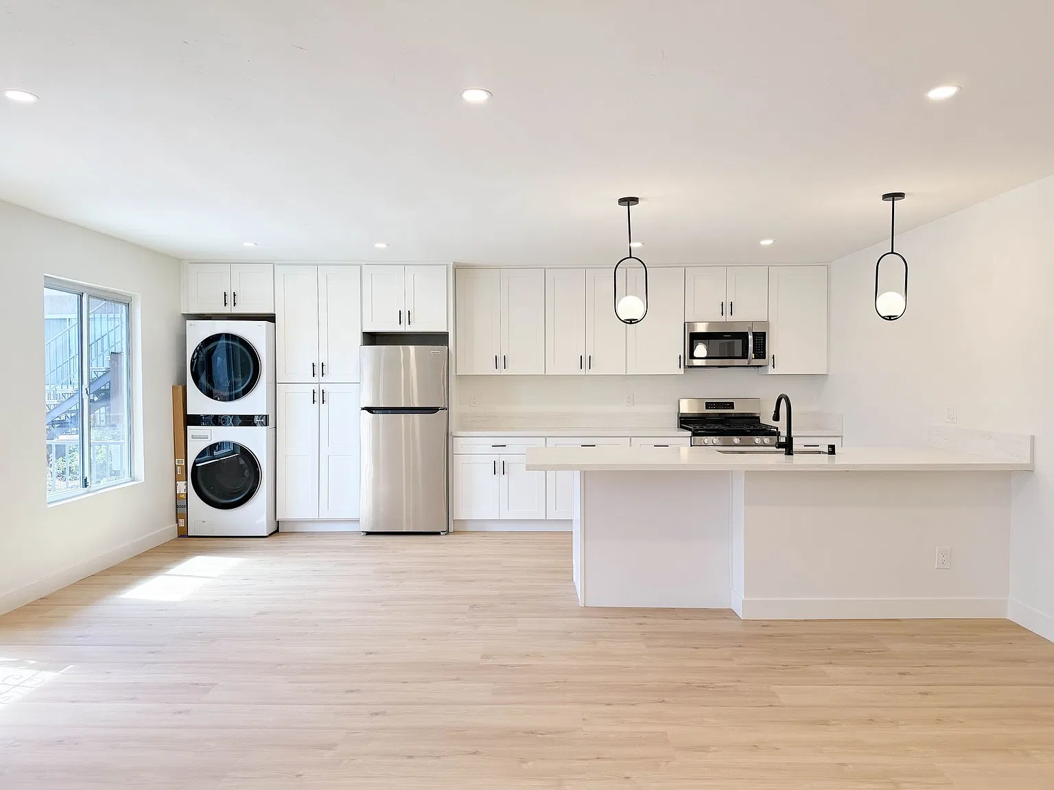 Imperial Gardens Apartments — Photo 3
