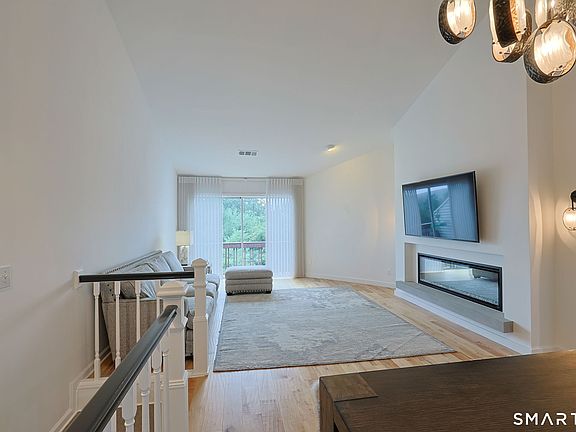 5th image of 25 Rivendell Drive #25