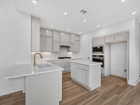 2nd image of 809 Sagebrush Trl