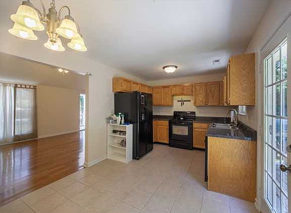 5th image of 1443 Mercer St