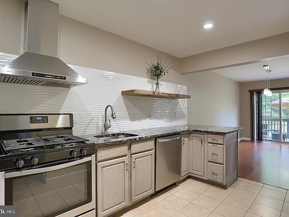 3rd image of 359 Deerfield Dr