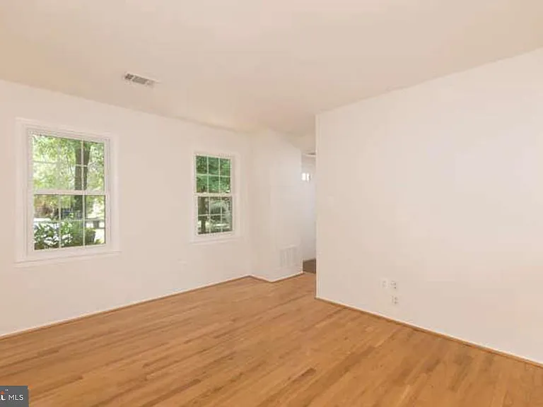8302 Moline Pl — Photo 12