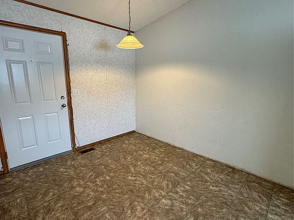 3rd image of 701 2nd Avenue E
