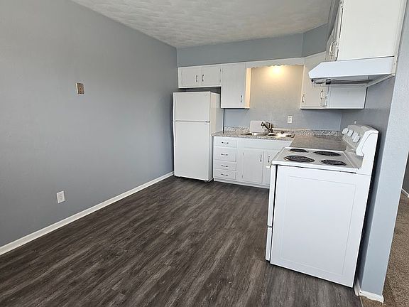 3rd image of 644 W 63rd St #6