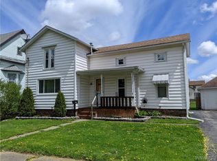 4 Robertson St, Middleport, NY 14105