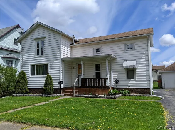 4 Robertson St, Middleport, NY 14105