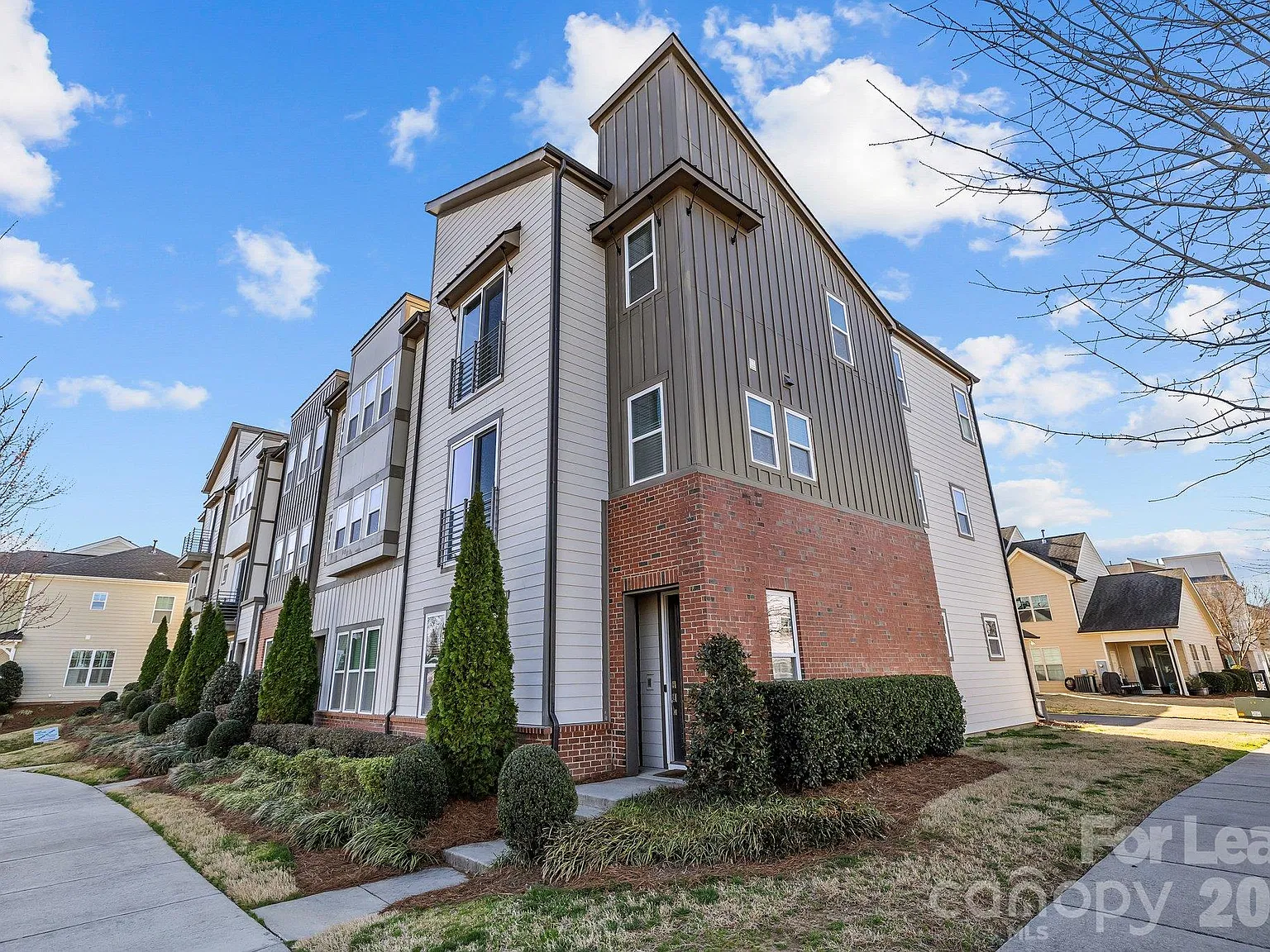 3 bed, 3.5 bath, 2398 sqft, $3,000 — Photo 3