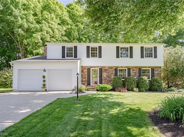 4680 Treetop Dr, Akron, OH 44321