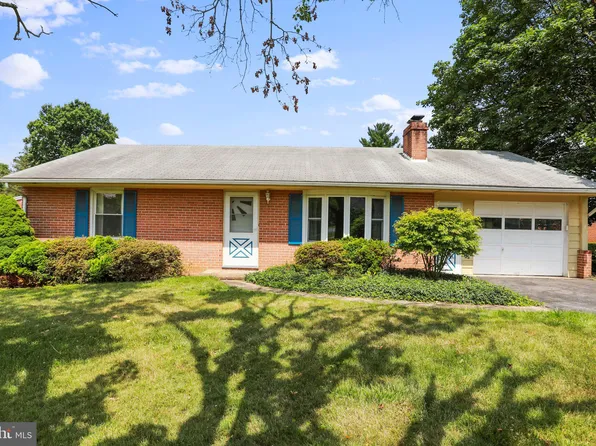 11902 Greenhill Dr, Hagerstown, MD 21742