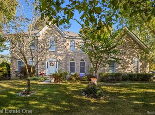 2110 Applebrook Dr, Commerce Township, MI