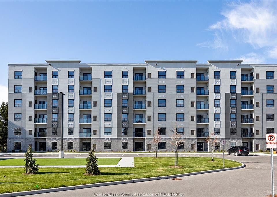 1st image of 190 Main St E #203