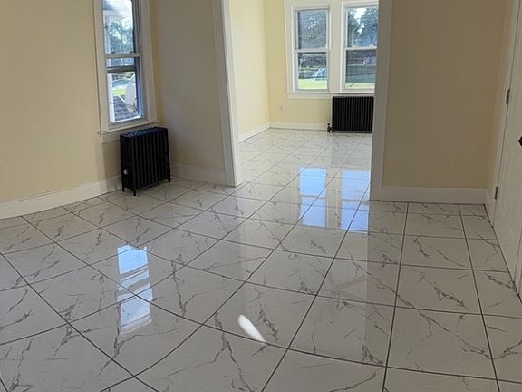 3rd image of 49 W Edgar Rd