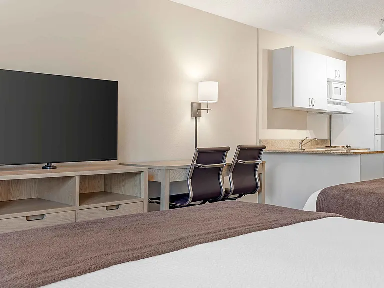 Studio Suite - 2 Queen Beds