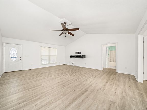 3rd image of 451 Southridge Cir