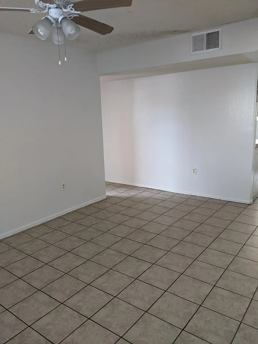 frontroom - 8405 Trumbull Ave SE #A