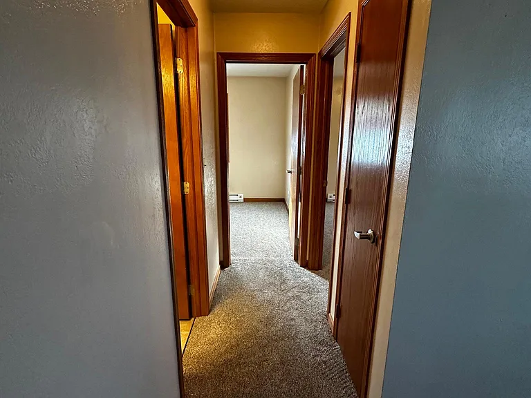 1030 N Lincoln Ave — Photo 5