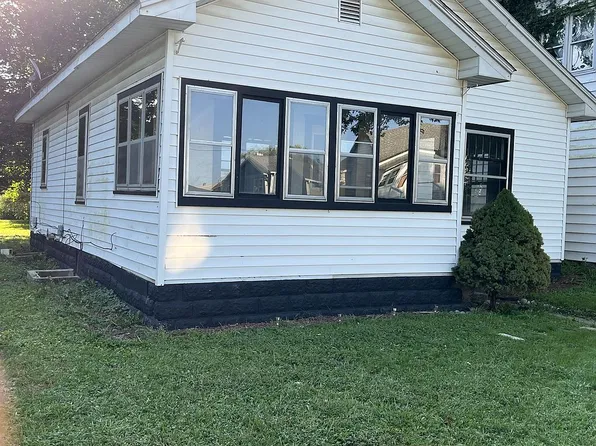 127 N 7th St, Clinton, IN 47842