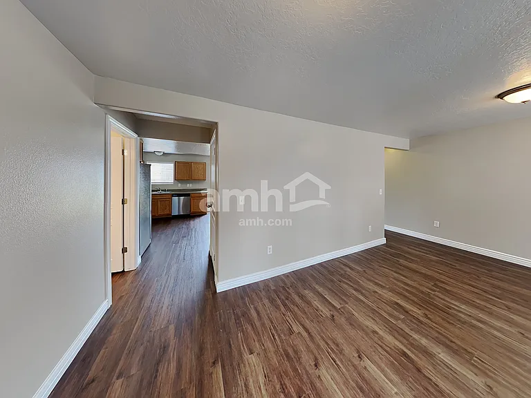 1460 S Heather Ln — Photo 5
