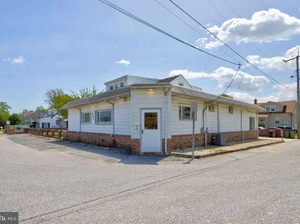 625 Hammonds Ln, Baltimore, MD 21225