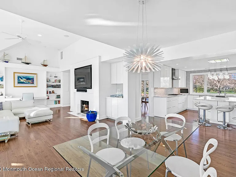 1 Horatius Way — Photo 2