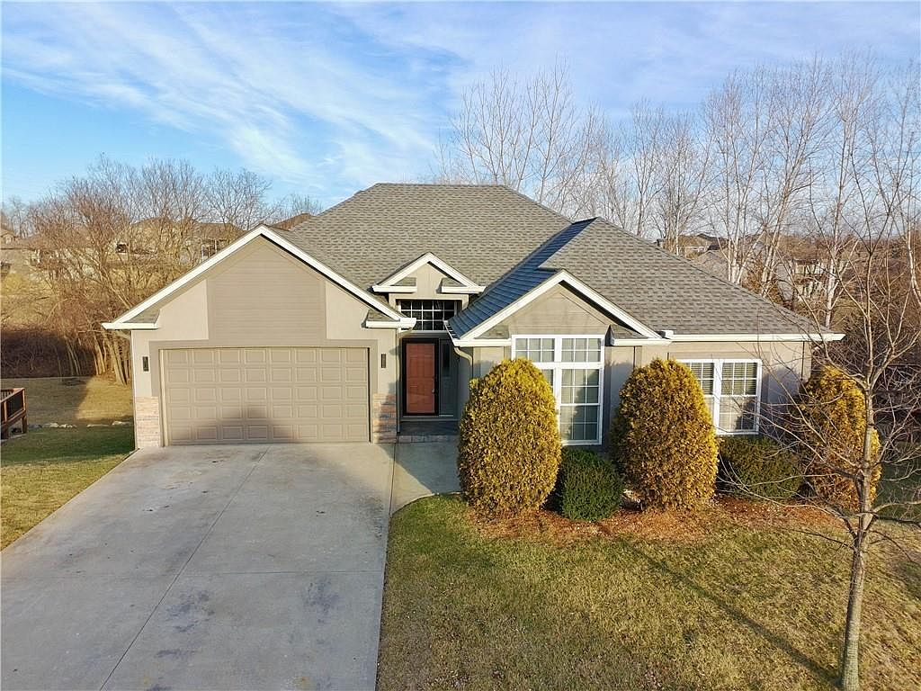 8643 N Myrtle Ave, Kansas City, MO 64156 | Zillow