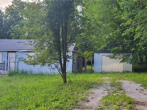 7040 Berry Rd, Kansas City, KS 66106