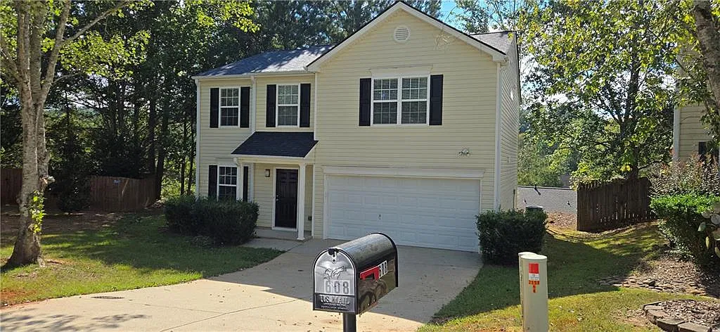 4 bed, 2.5 bath, 1982 sqft, $2,100 — Photo 2