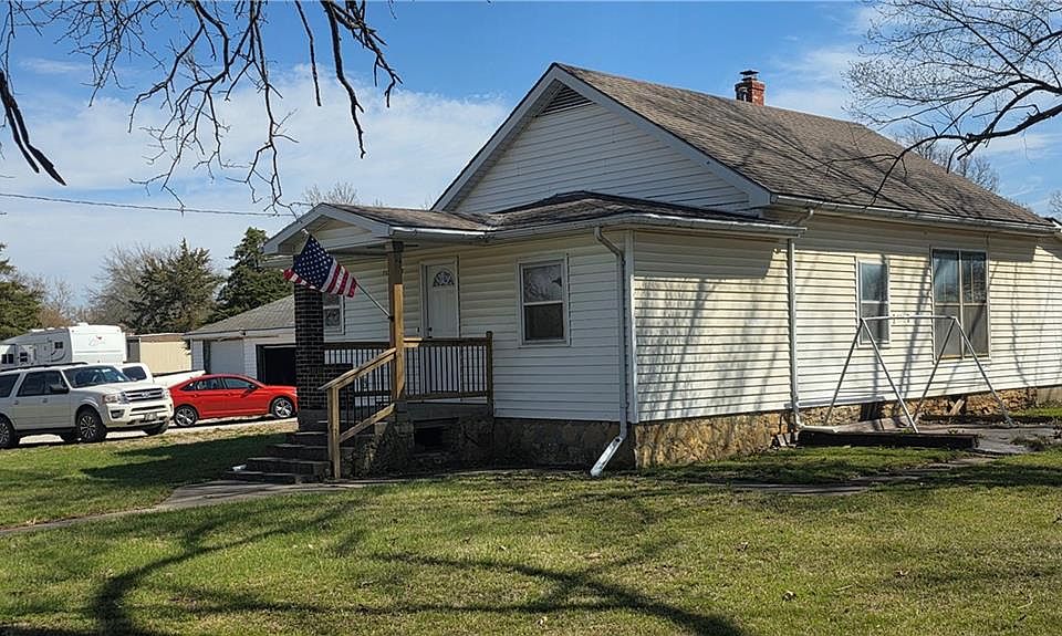 2nd image of 113 N Dane Ave