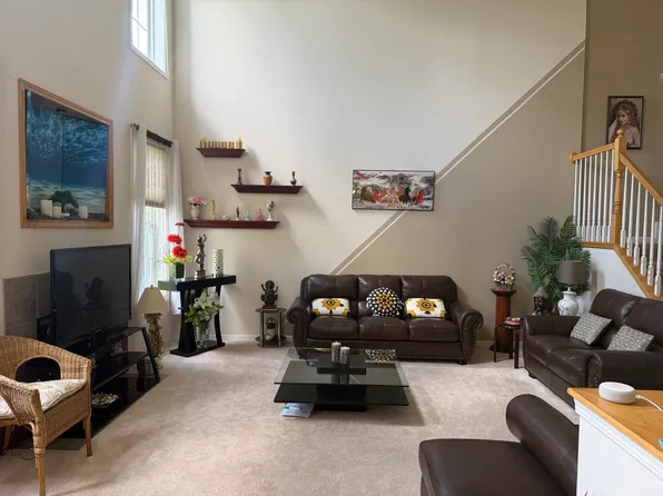 284 Jennifer Ct, Gurnee, IL 60031