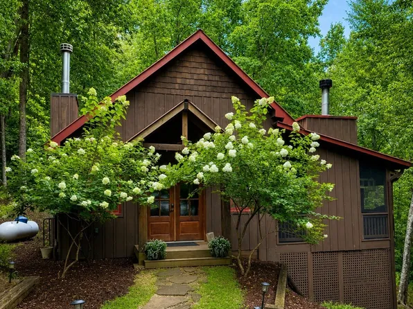 766 Laurel Ridge Dr, Blue Ridge, GA 30513