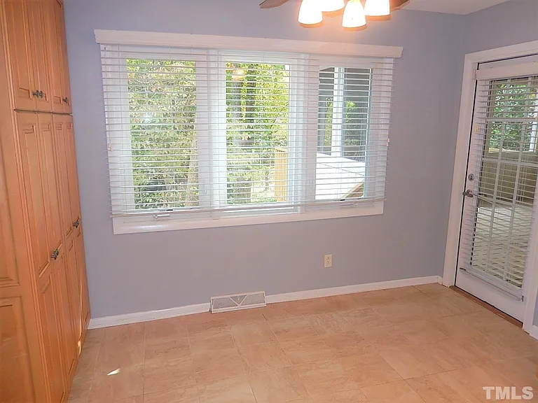6704 Winding Trl — Photo 11