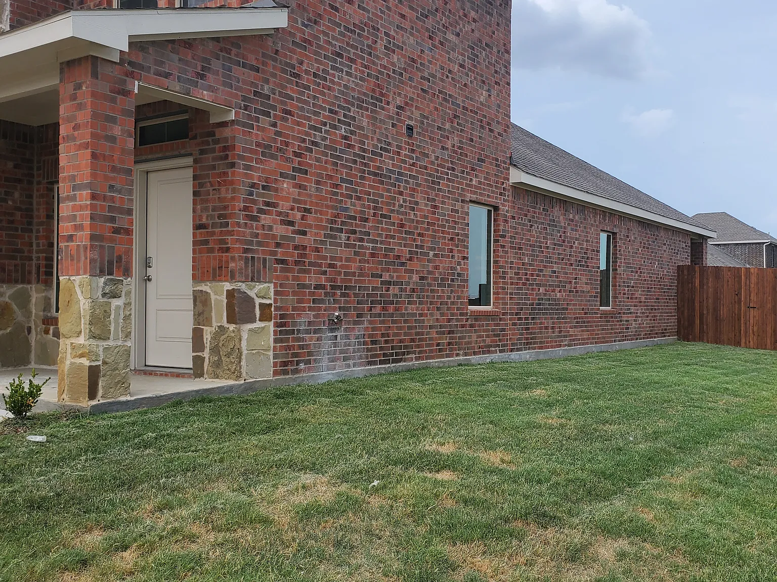 638 Ruthye Ln — Photo 2